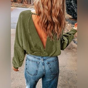 Acid Wash V-shape Open Back
Sweatshirt